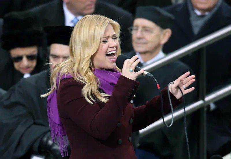 Келли Кларксон выступает на инаугурации президента 21 января 2013 года в Вашингтоне, округ Колумбия