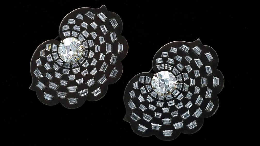 Начинающий ювелир дарит старинным бриллиантам современный блеск