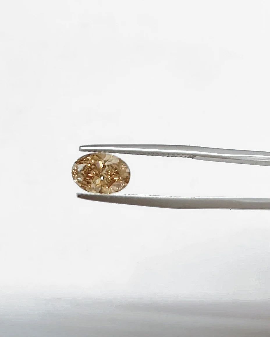 Популярный тренд – бриллианты цвета шампань