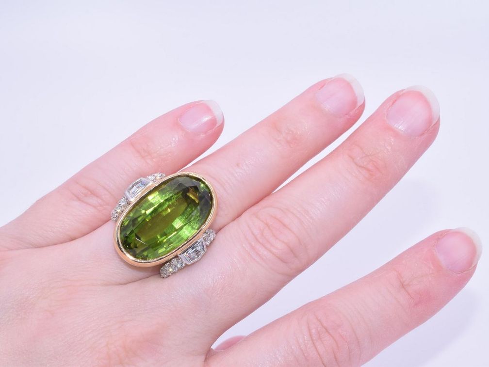 Коктейльное кольцо от Fred Leighton с перидотом