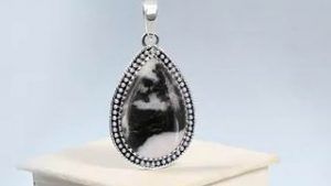 Украшения из зебровой яшмы излучают внутреннее сияние Украшения из зебровой яшмы излучают внутреннее сияние