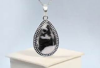 Украшения из зебровой яшмы излучают внутреннее сияние