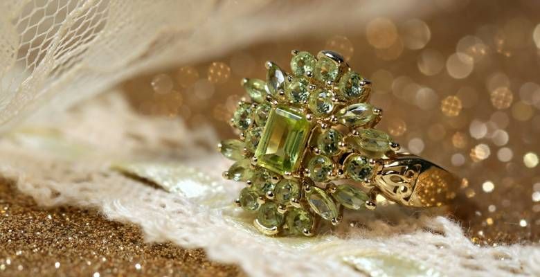 Можно ли сочетать танзанит и хризолит с визуальной и магической точек зрения