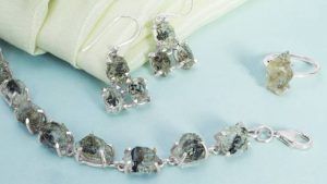 Можно ли сочетать молдавит и содалит с визуальной и магической точек зрения