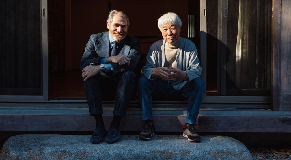 Фабрицио Буонамасса Стиглиани, исполнительный директор Bvlgari по созданию продукции, и художник Ли Уфан. Фото: Bvlgari Фабрицио Буонамасса Стиглиани, исполнительный директор Bvlgari по созданию продукции, и художник Ли Уфан. Фото: Bvlgari