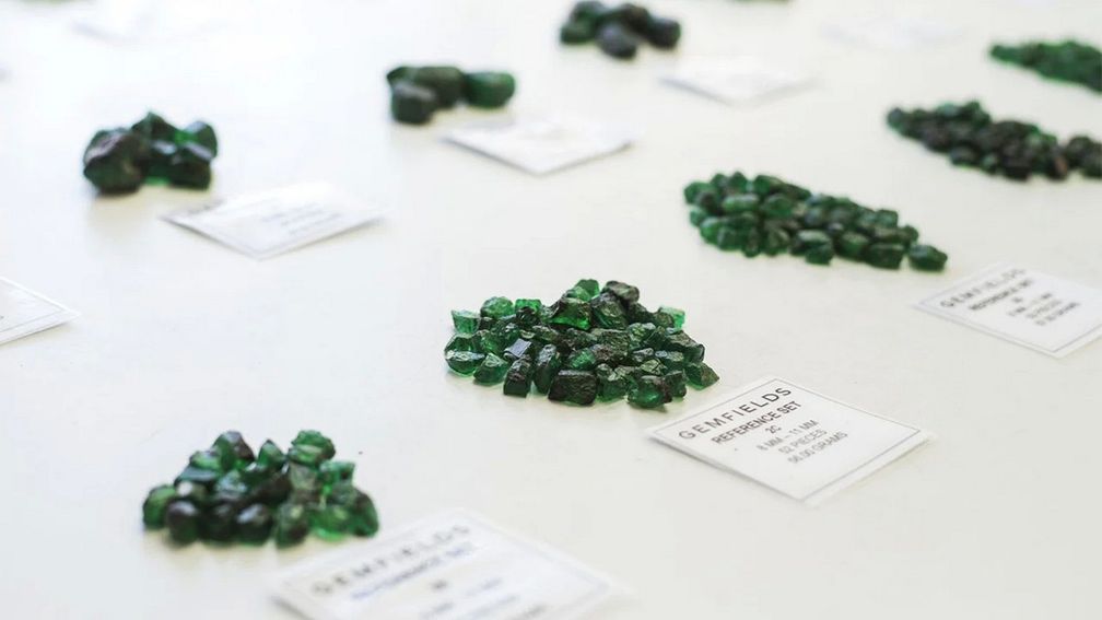 Необработанные изумруды. Фото: Gemfields