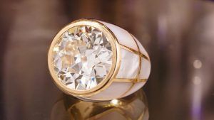 В поисках самых модных украшений осени обратите внимание на винтаж