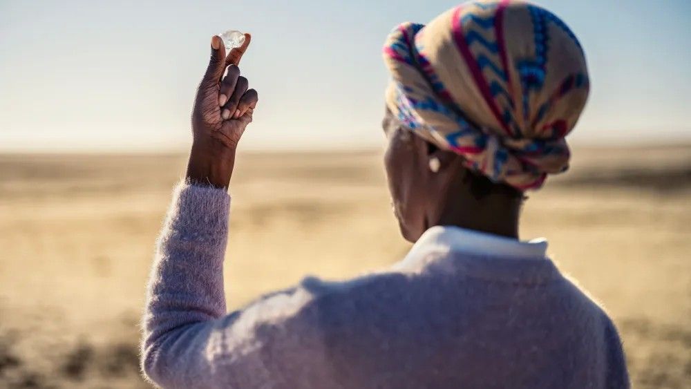 Кадр из документального фильма A Diamond Is Born, снятого в Ботсване Кадр из документального фильма A Diamond Is Born, снятого в Ботсване