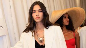 Тренд: ожерелье с подвеской в стиле 1990-х годов