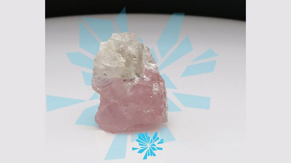 Производитель HB Antwerp, объявивший во вторник о приобретении розового бриллианта, заявил, что камень демонстрирует «невиданную сегодня на рынке интенсивность цвета» 