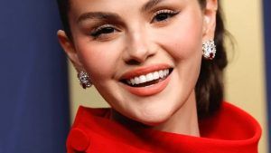 Лучшие украшения на церемонии вручения премии «Эмми» 2025 года, ч. 1