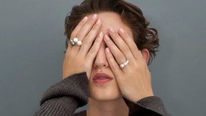 Мелани Георгакопулос пробуждает целую гамму эмоций своей коллекцией Tria