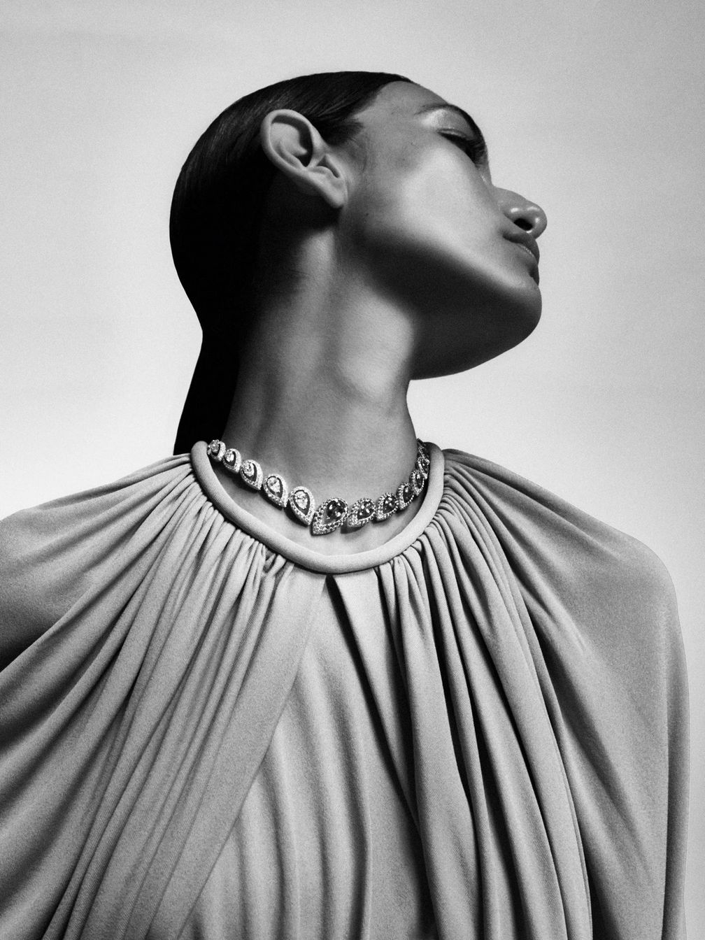 Колье Hypnotic Scale от Messika с розовыми сапфирами и бриллиантами 