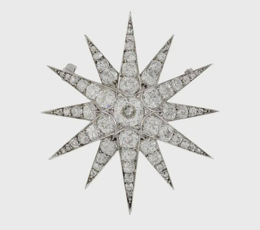 Бриллиантовая брошь в форме звезды, около 1870 года. Фото: Bentley & Skinner