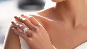 Продажи Signet увеличились благодаря синтетическим бриллиантам