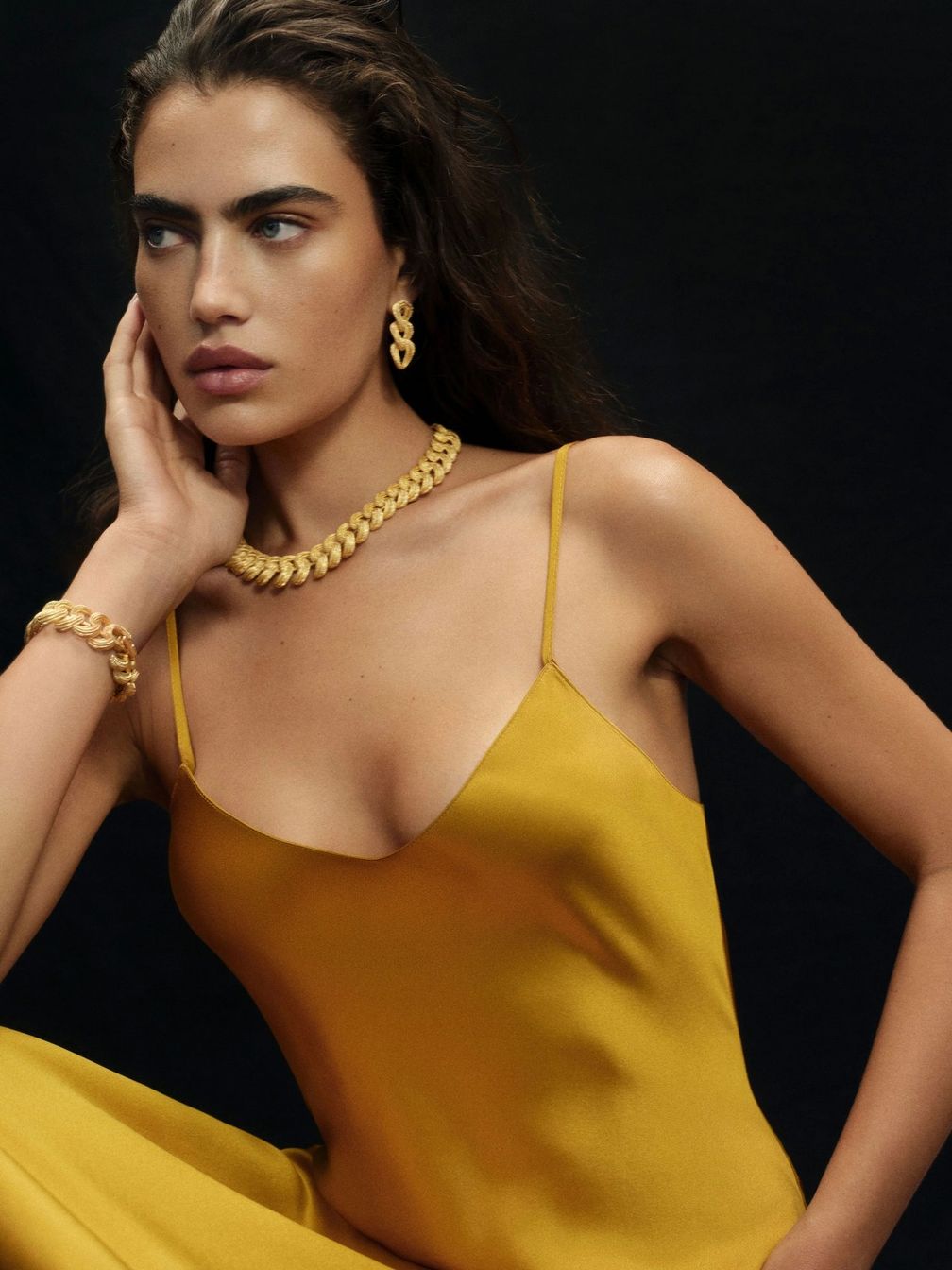 Серьги, колье и браслет Rosa от Reformation из латуни с 18-каратной позолотой (128–348 долларов США) 