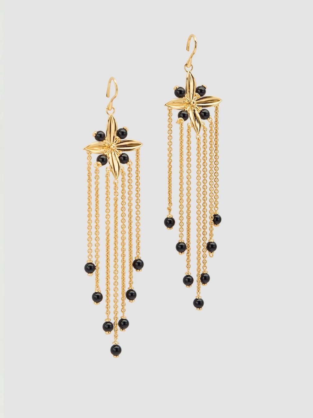 Серьги Marjorie из латуни с 24-каратной позолотой с черным ониксом (248 долларов)