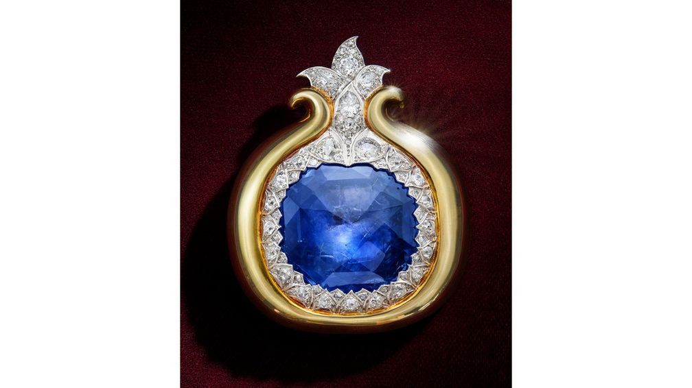 Эта брошь Grenade от Boivin когда-то входила в коллекцию законодательницы мод и коллекционера ювелирных изделий Дейзи Феллоуз, страстной поклонницы Boivin, увлечённой натуралистичными и фантастическими формами 