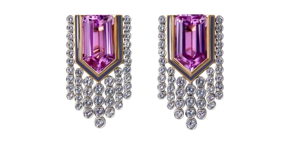 Серьги из 18-каратного красного и белого золота с кунцитом фантазийной огранки и серой шпинелью бриллиантовой огранки 