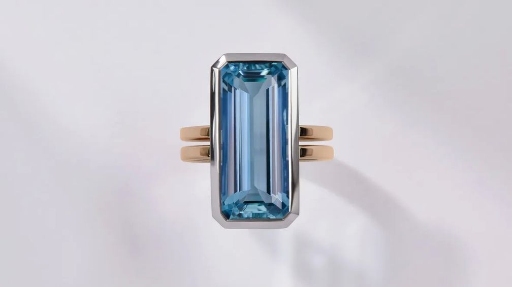 Кольцо Westway с аквамарином изумрудной огранки весом 10,82 карата и розовыми сапфирами индивидуальной огранки в 18-каратном желтом золоте и платине