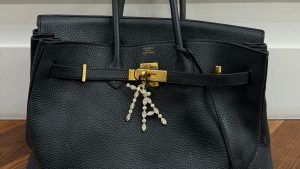 Матильда Стоун: новое измерение в мире подвесок для сумок