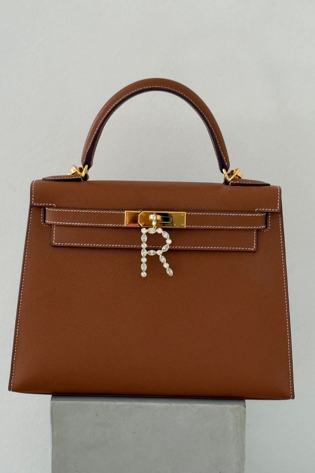 Матильда Стоун: новое измерение в мире подвесок для сумок