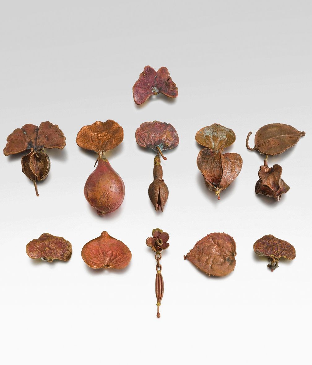 Набор из одиннадцати уникальных серег от Клод Лаланн, оценка £4000–6000 (фото: Sotheby's) Набор из одиннадцати уникальных серег от Клод Лаланн, оценка £4000–6000 (фото: Sotheby's)