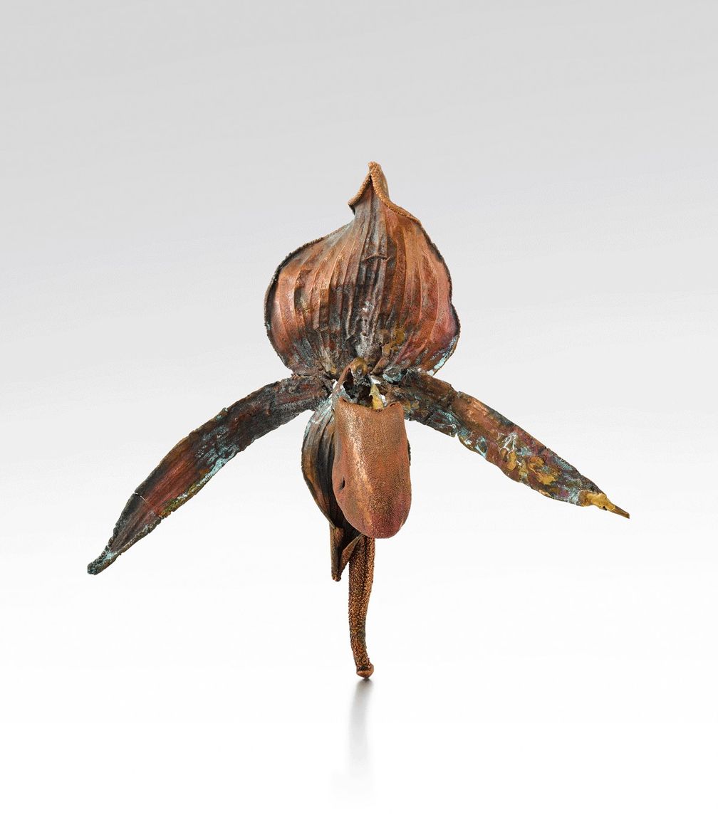 Брошь Orchidée от Клод Лаланн, оценка £2500–3500 (фото: Sotheby's) Брошь Orchidée от Клод Лаланн, оценка £2500–3500 (фото: Sotheby's)
