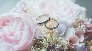 Какие украшения выбрать на празднование серебряной годовщины свадьбы (25 лет)? Какие украшения выбрать на празднование серебряной годовщины свадьбы (25 лет)?