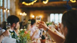 Какие украшения выбрать на празднование благодатной годовщины свадьбы (70 лет)?