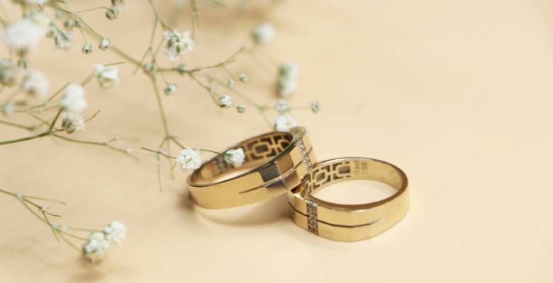 Какие украшения выбрать на празднование золотой годовщины свадьбы (50 лет)?