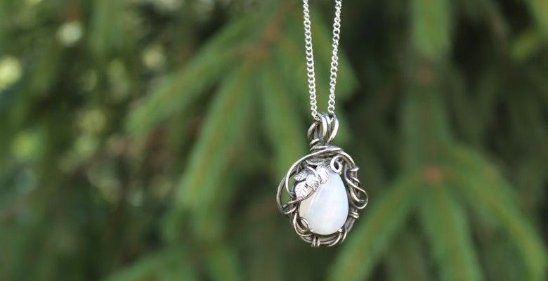 Какие украшения выбрать на празднование фарфоровой годовщины свадьбы (20 лет)?