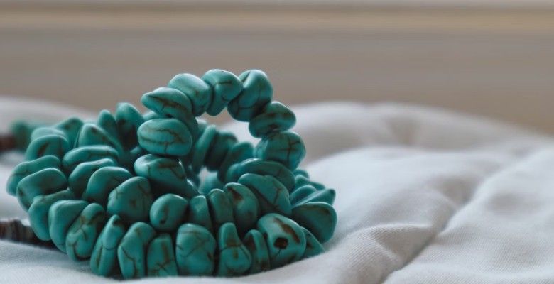 Какие украшения выбрать на празднование бирюзовой годовщины свадьбы (18 лет)?