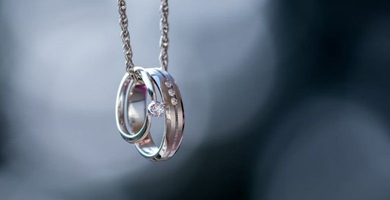 Какие украшения выбрать на празднование костянофарфоровой годовщины свадьбы (36 лет)?