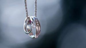 Какие украшения выбрать на празднование костянофарфоровой годовщины свадьбы (36 лет)?