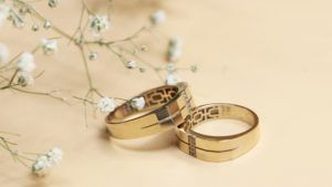 Какие украшения выбрать на празднование муслиновой годовщины свадьбы (37 лет)?