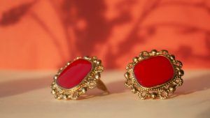 Какие украшения выбрать на празднование коралловой годовщины свадьбы (35 лет)?