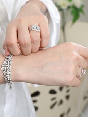 Какие украшения выбрать на празднование серебряной годовщины свадьбы