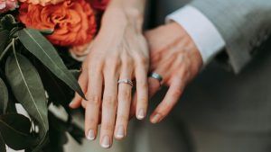 Какие украшения выбрать на празднование безымянной годовщины свадьбы (32 года)?