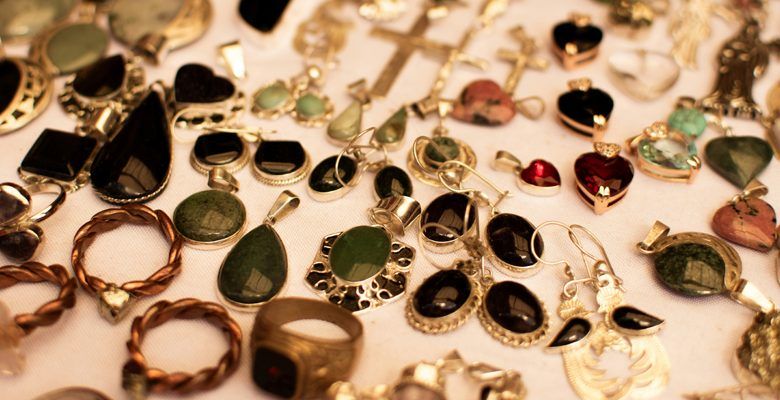 Какие украшения выбрать для празднования Нового года в кругу друзей и близких?