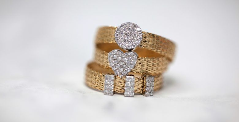 Какие украшения выбрать на празднование коронной годовщины свадьбы (75 лет)?