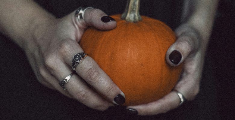 Страшно красивые: выбираем ювелирные украшения на Хэллоуин