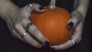 Страшно красивые: выбираем ювелирные украшения на Хэллоуин Страшно красивые: выбираем ювелирные украшения на Хэллоуин