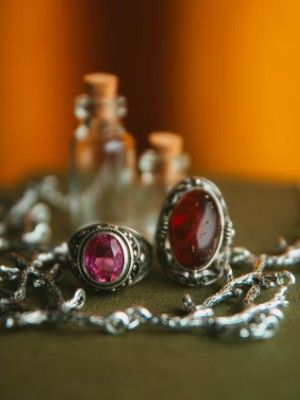 Какие украшения выбрать на празднование гранатовой годовщины свадьбы