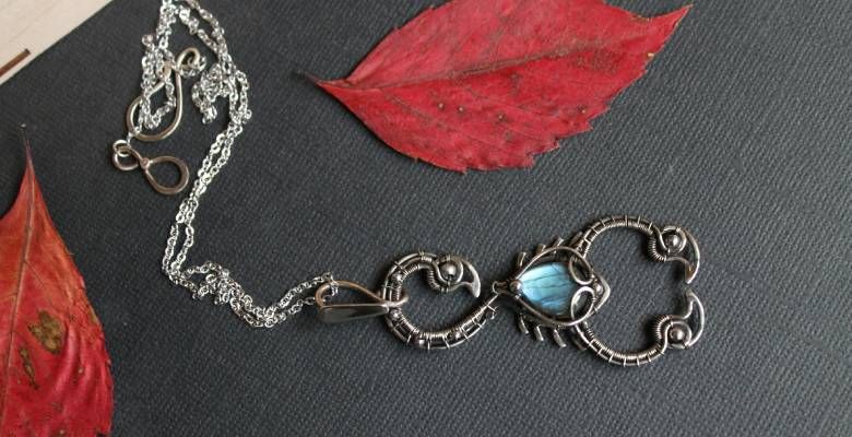 Какие украшения выбрать на празднование второй топазовой годовщины свадьбы (44 года)?