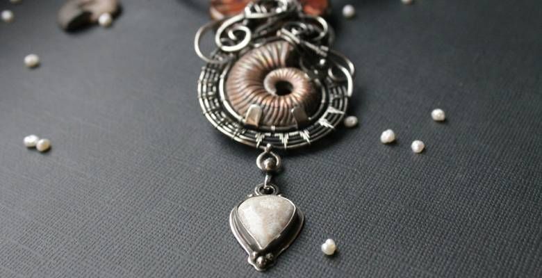 Какие украшения выбрать на празднование оловянной годовщины свадьбы (10 лет)?