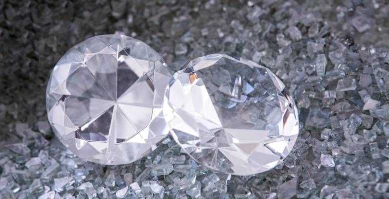 Камни апреля: символы силы и вдохновения