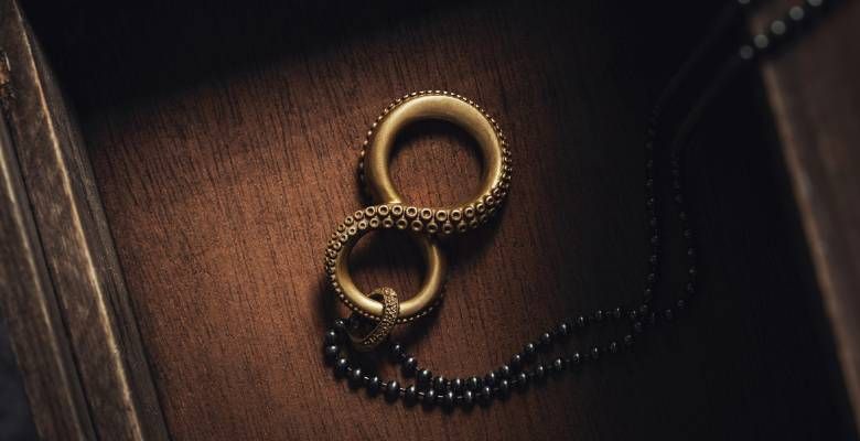 Какие украшения выбрать на празднование жестяной годовщины свадьбы (8 лет)?