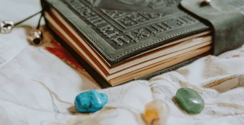 Камни марта: символы весны и энергии