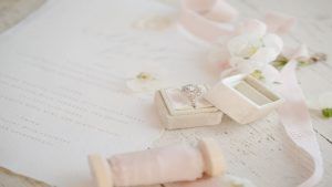 Какие украшения выбрать на празднование кашемировой годовщины свадьбы (47 лет)?